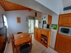 Image of Maison Avec Jardin et Piscine Commune