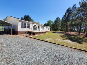 Image of Quiet country living only minutes from town & golf.