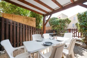 Image of EV2-424 - Studio cabin pavilion with mezzanine, in residence with community pool