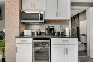 Image of Modern Studio in Trendy Neighborhood Near Downtown