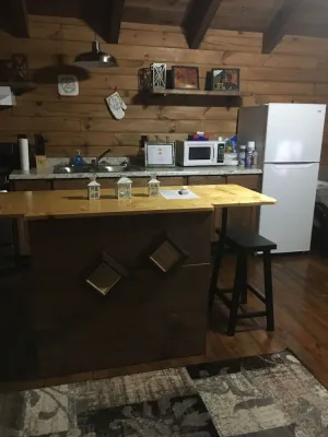 Image of Beautiful Log Cabin sleeps 4