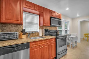 Image of Renovated Grove Bungalow -near Coconut Grove