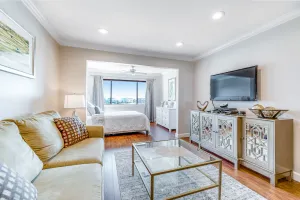 Image of Family-Friendly Bayfront Studio w\/Free WiFi, Bay Views, Central AC, Full Kitchen