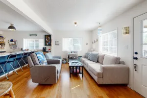 Image of Dog-friendly coastal-themed home with a full kitchen & washer\/dryer