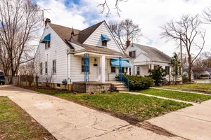 Image of PERFECT FOR A LONG TIME STAY | 3 bdroom, sleeps 15 + dinning room