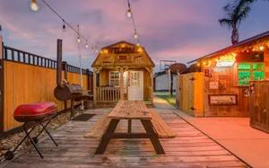 Image of Tropical Escape Pool Jacuzzi Bar in Alvin TX