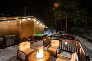 Image of Red Rock Falls Cabin, 8 miles from Yosemite South Gate, with trailhead, Game Room and HotTub