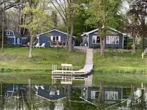 Image of 3BR, 2Bath, fire pit and bar on full Rec 5 Lake chain- pontoon