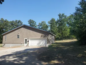 Image of Beautiful country setting! 23 minutes from Fort Leonard Wood!
