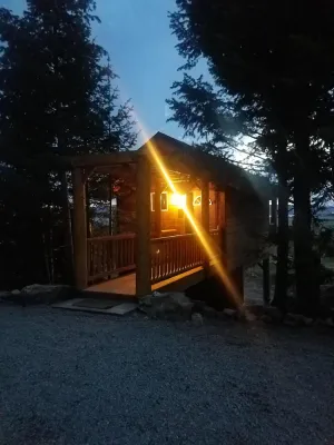 Image of \"Treehouse\" Cozy Retreat for 2 Near Yellowstone!