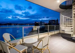 Image of Paradise Island 2bd Penthouse Spa\/Surfers Paradise