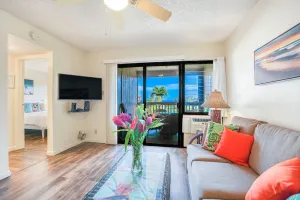Image of BH 115 · Central and Bright 2 BR, 2 BA, Pool & Oceanview