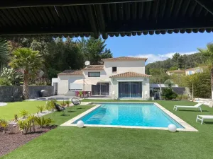 Image of Beautiful, peaceful villa close to all amenities