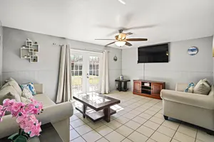Image of Pet Friendly | Newly Remodeled 3BR\/1.5BA house | @Downtown & 9 mins to beach