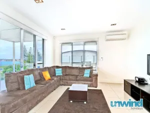 Image of The Block Ocean Views – A Coastal Family Retreat in Victor Harbor, Penthouse, Wi-Fi, Balcony