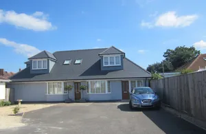 Image of LUXURY 1 BED  FLAT  WITH GARDEN  - 2 MINS WALK TO RIVER  -  DOG FRIENDLY