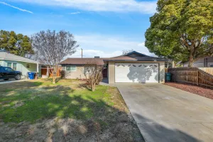 Image of The Cozy Rustic Sequoia 🌲 Wi-Fi & 2 🚗 Garage