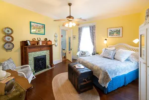 Image of Yellow Room at When Pigs Fly Inn