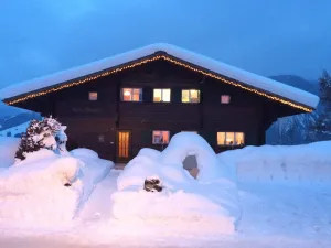 Image of Cozy vacation apartment in a genuine Saanenland châlet
