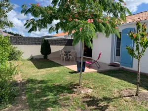 Image of Maison 3 chambres au calme, 3* - Proche plage et commerces, WiFi, terrasse, jardin, TV box, garage - FR-1-323-525