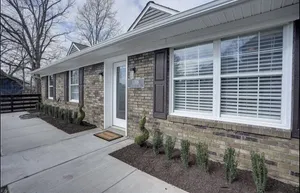 Image of Fort Wychwood is newly renovated with great views and city access!