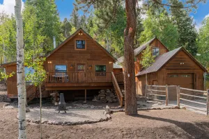 Image of Rustic Cabin, Amazing  Views of the Mountains, with sled hill - STR 2022-092