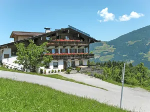 Image of Nice apartment for 10 people with WIFI, TV, balcony and parking