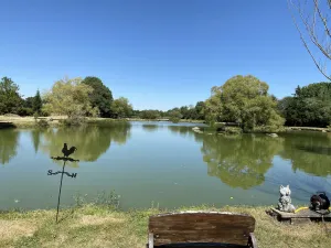 Image of Holiday home with lake and grounds for families and groups.