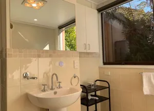 Image of Warm and Spacious 5BR Home w WIFI and Multiple Parking - Hosted by Canstay