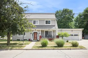 Image of Gorgeous 5 bedroom Historic Home in Battle Creek
