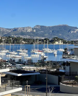 Image of L'apart'83 - T2 classé 5 étoiles - Belle vue sur la baie du Lazaret