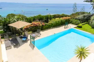 Image of Superb Villa  for up to10, location, air conditioning , pool, beach at 60 ft.