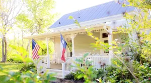 Image of The Most 5 Star Reviews in Town ~ Circa 1900 ~ Private ~ Romantic ~ Pond