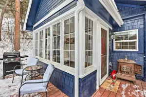Image of Cozy two bedroom cabin 10 min from Red Rocks 25 min from Denver