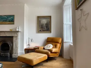 Image of Stunning Georgian Flat in The Heart of Midhurst Old Town