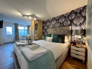 Image of BOURNECOAST: LOVELY GROUND FLOOR STUDIO APARTMENT, NEAR RIVER & BEACHES - FM3001