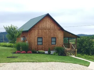 Image of Romantic getaway in Southeastern Ohio.  Family and pet friendly.