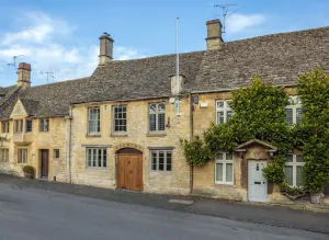 Image of Large 4 bedroom luxury holiday home in the Cotswolds for 10 guests - The Brewery