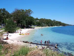 Image of Dutchie's Sand & Sea Beach House - easy walk to the beach