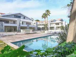 Image of Beachside Luxury Apartment with Pool Access