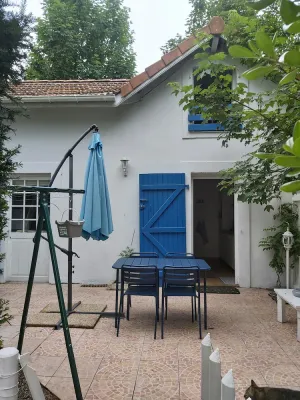 Image of Charming little blue house in the heart of the moors near ocean and lake of Leon