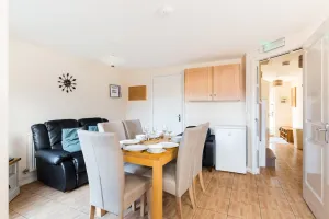 Image of 6 bed house with free secure parking & 3 bathrooms