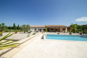Image of Villa climatisée avec piscine CHAUFFÉE au cœur du massif d'Uchaux , calme absolu !