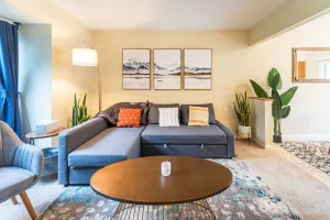 Image of Comfy Home w\/ Lots of Light, Close to Big House!