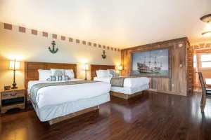 Image of Tortuga - 1 Bedroom Suite with 3 Queen Beds at Wanderlust Inn, Pet Friendly