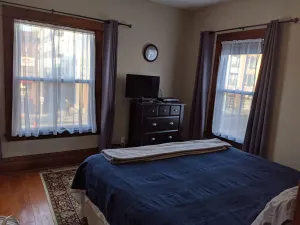 Image of Great Uptown Apartment! Great Location!