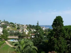 Image of Two Bed apartment in a gated residence with gardens in Cannes with sea views 865