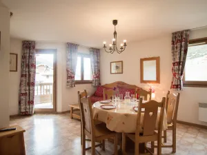 Image of Spacious 6-Person Apartment at the Foot of the Slopes with Parking & WiFi