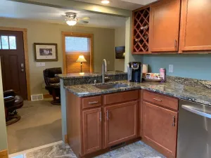 Image of Avalon Guest House -1 BR, 1 Bath, Full Kitchen, 1st Floor Laundry\nPark by Door.