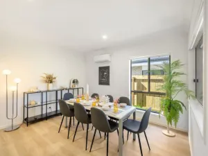 Image of Well-decorated 4BR Family home steps to mall